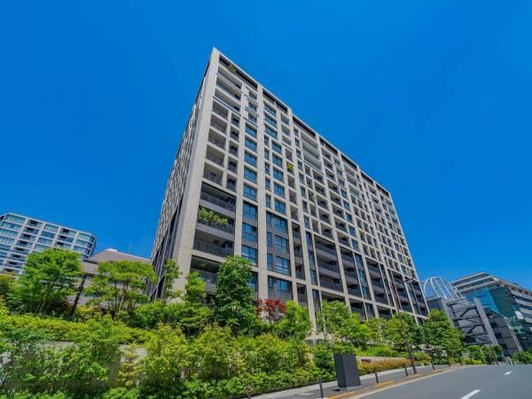 3LDK Apartment for Sale in Chiyoda, Tokyo - Thumbnail 2