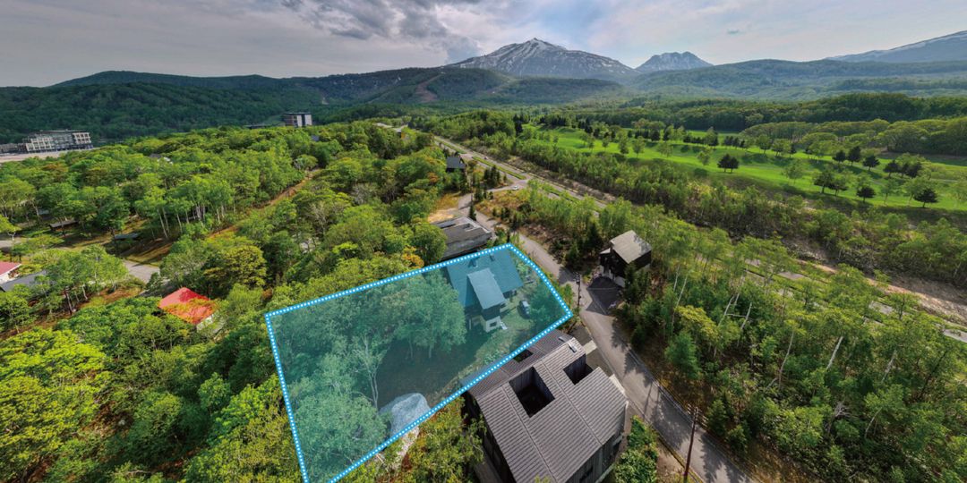 Hanazono Northhills Log House for Sale in Niseko, Hokkaido - Thumbnail 2