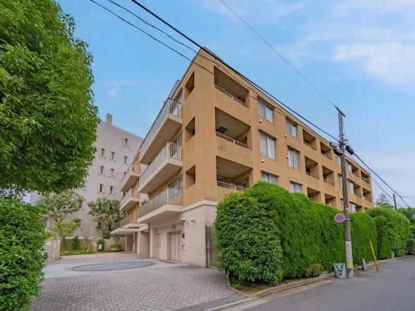 2LDK Apartment for Sale in Minami Aoyama, Minato-ku, Tokyo - Thumbnail 3