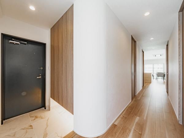 2LDK Renovated Apartment in Chiyoda, Tokyo - Thumbnail 4
