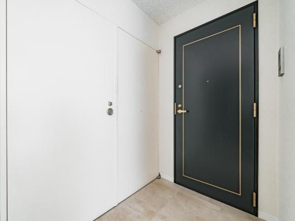 2LDK Renovated Apartment in Chiyoda, Tokyo - Thumbnail 3