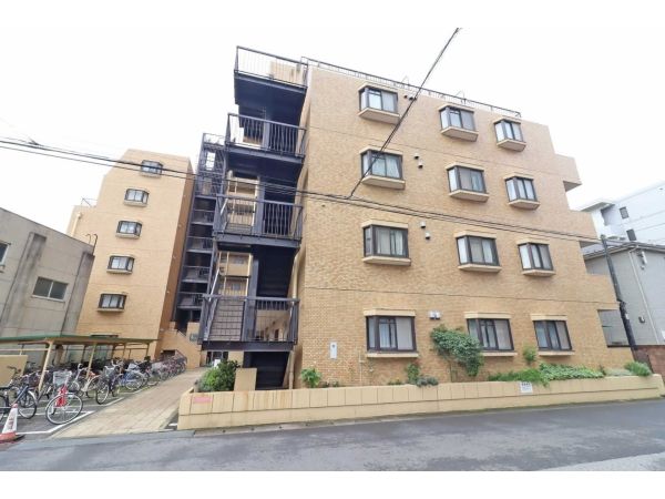 Renovated 2LDK Apartment with Private Garden in Funabashi - Thumbnail 2