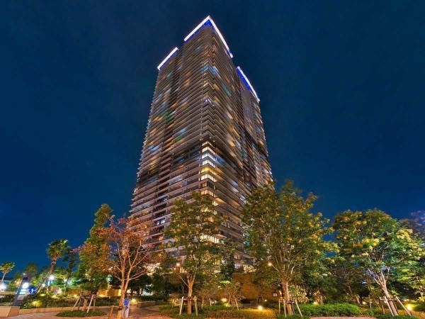 Park Tower Harumi 2LDK Apartment in Chuo City for Sale - Thumbnail 3