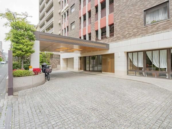 3LDK Apartment for Sale in Ichiban-cho, Chiyoda, Tokyo - Thumbnail 2