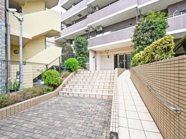 Renovated 2LDK Apartment Near Ikebukuro Station, Tokyo - Thumbnail 2