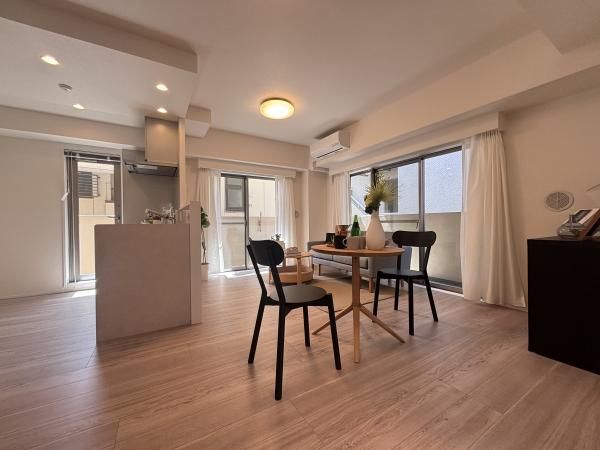 2LDK Apartment for Sale in Itabashi-ku, Tokyo - 60.55m² - Thumbnail 3