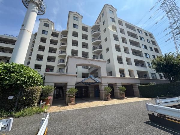 4LDK Apartment for Sale in Tsurumi-ku, Yokohama - Thumbnail 2
