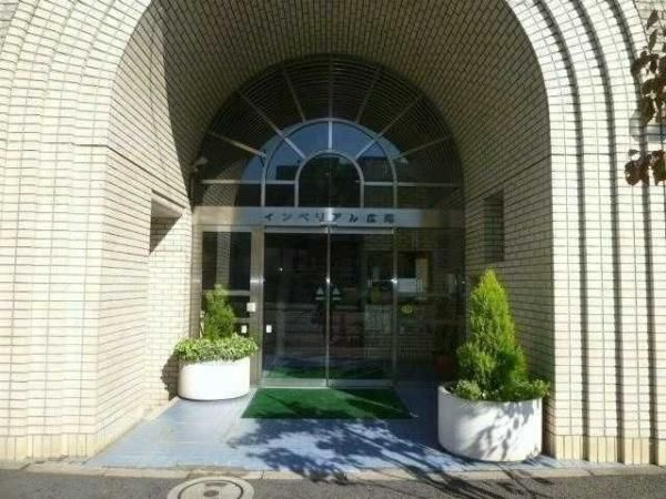 Renovated 2LDK Apartment in Minami-Azabu, Minato Ward, Tokyo - Thumbnail 2