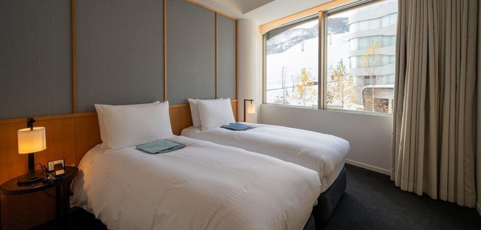 Luxury Ski-in Ski-out 1.5BR Condo Niseko - Thumbnail 3