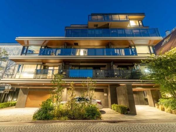 2LDK Apartment for Sale in Shinjuku, Tokyo - 65.2m2 - Thumbnail 2