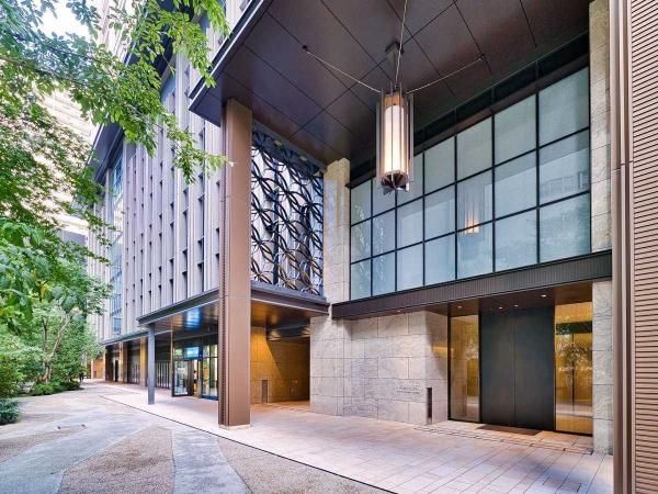 2LDK Apartment for Sale in Bunkyo-ku, Tokyo - Thumbnail 2