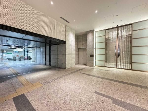 2LDK Apartment for Sale in Bunkyo-ku, Tokyo - Thumbnail 3
