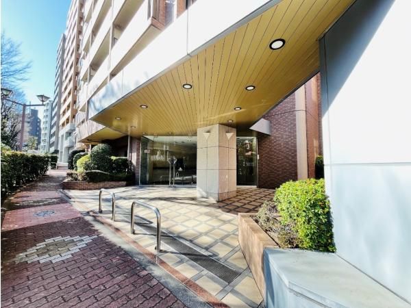 Renovated 1LDK Apartment in Ebisu, Shibuya-ku, Tokyo - Thumbnail 2