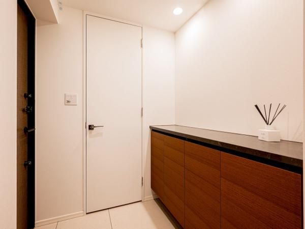 Atlas Nishi-Azabu 2LDK Apartment for Sale in Minato, Tokyo - Thumbnail 4