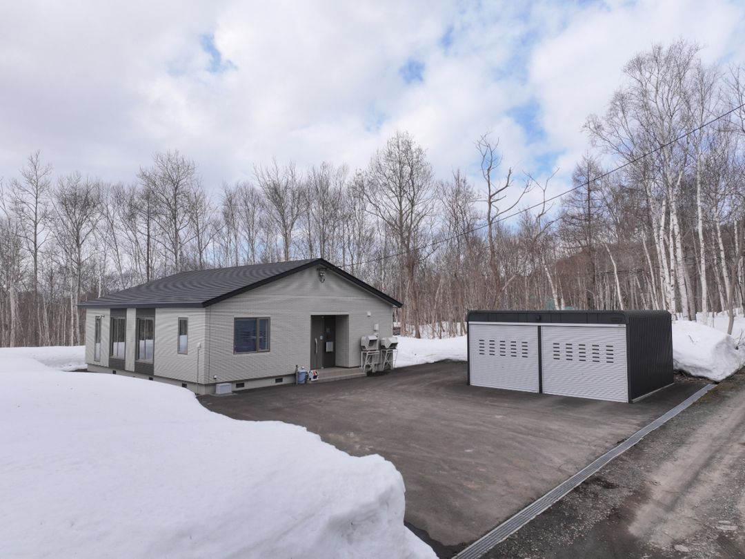 Ichigo House - 2BR Western-Style Home in Niseko Kondo - Image 1