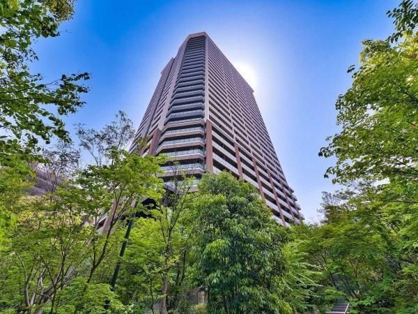 Renovated 2LDK Apartment in Shirokane, Minato, Tokyo - Thumbnail 3