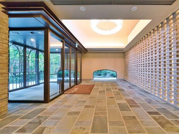 3LDK Apartment for Sale in Chiyoda, Tokyo - 81.76m² - Thumbnail 3