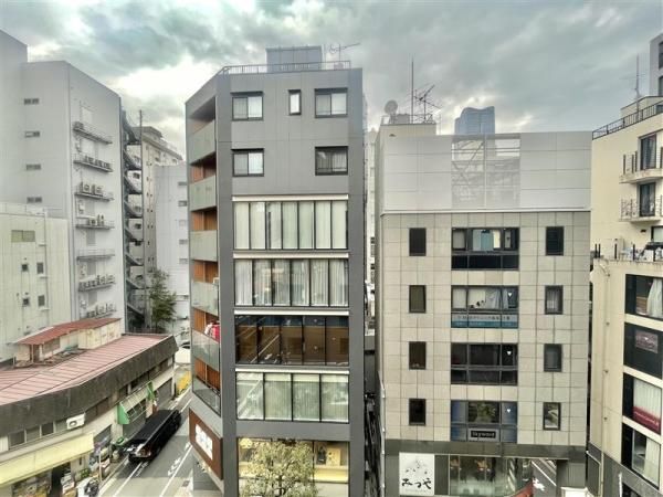 2LDK Apartment for Sale in Azabu-Juban, Minato, Tokyo - Thumbnail 3