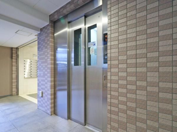 2LDK Top-Floor Apartment for Sale in Shinagawa, Tokyo - Thumbnail 3