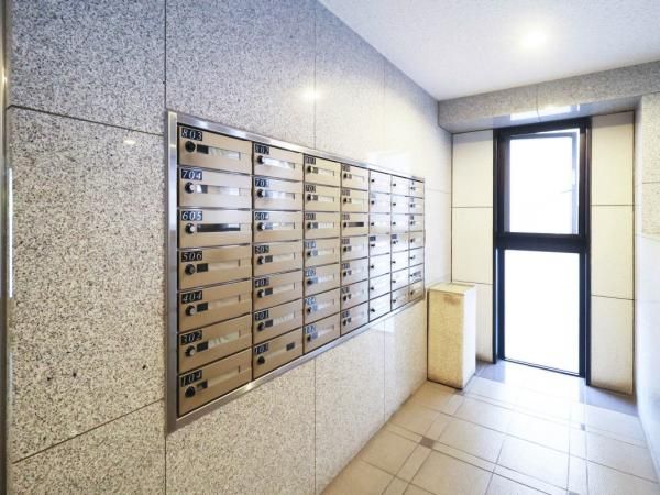 Renovated 2LDK+S Apartment in Tsurumi-ku, Yokohama - Thumbnail 3