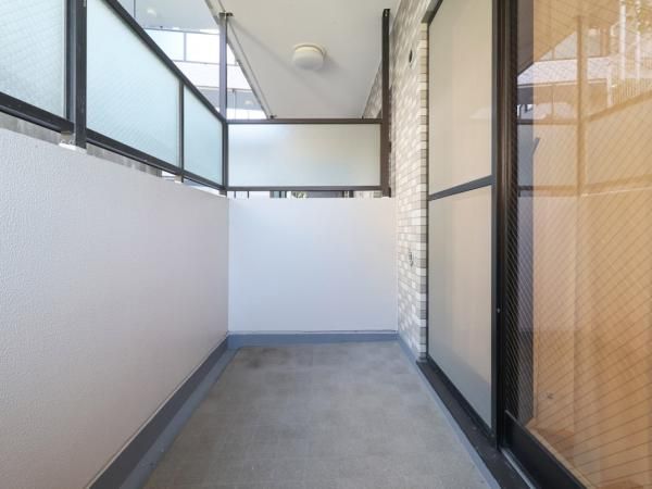 Renovated 2LDK+S Apartment in Tsurumi-ku, Yokohama - Thumbnail 2