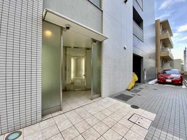 1R Apartment for Sale in Moto-Azabu, Minato, Tokyo - Thumbnail 2