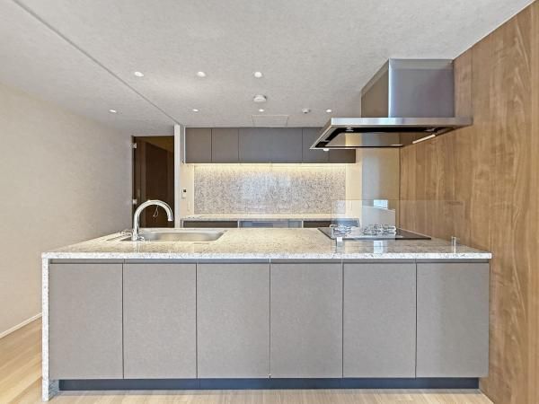 2LDK Apartment for Sale in Chiyoda, Tokyo - 89.31m2 - Thumbnail 3
