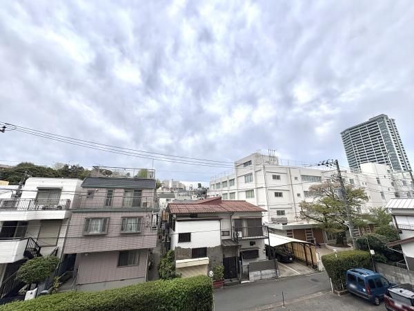 2LDK Apartment for Sale in Shirokane, Minato, Tokyo - Thumbnail 2