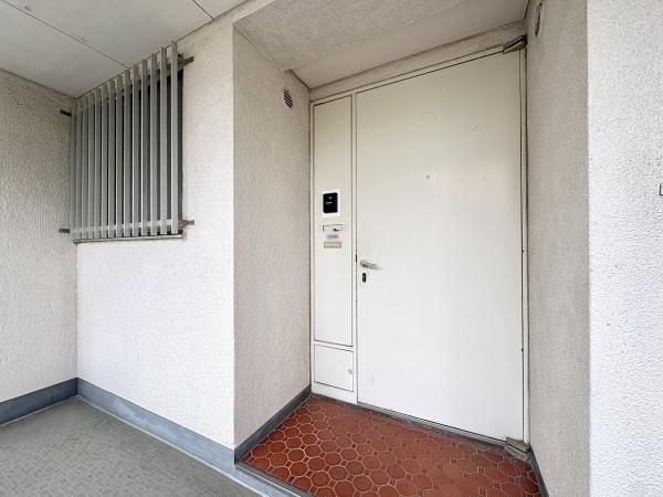 2LDK Apartment for Sale in Shirokane, Minato, Tokyo - Thumbnail 3