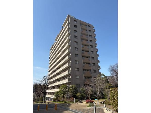 3LDK Apartment in Hirakata Garden Islands, Osaka - Thumbnail 2