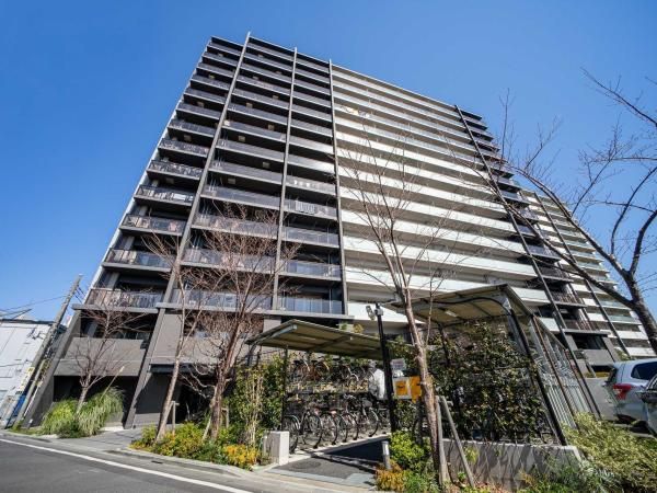 3LDK Condo with Private Garden near Nishi-Kawaguchi Station - Image 1