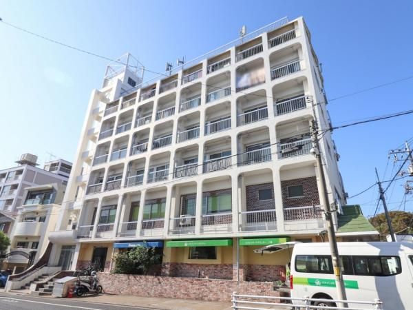 Renovated 1LDK Apartment in Meguro, Tokyo - Top Floor, South Facing - Thumbnail 2