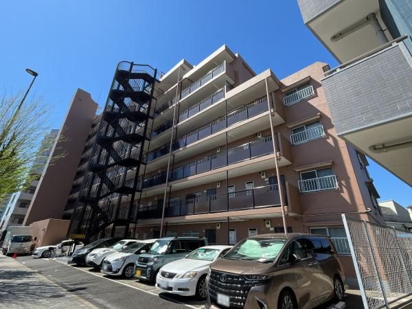 Renovated 3LDK Apartment with Private Garden in Adachi, Tokyo - Thumbnail 2