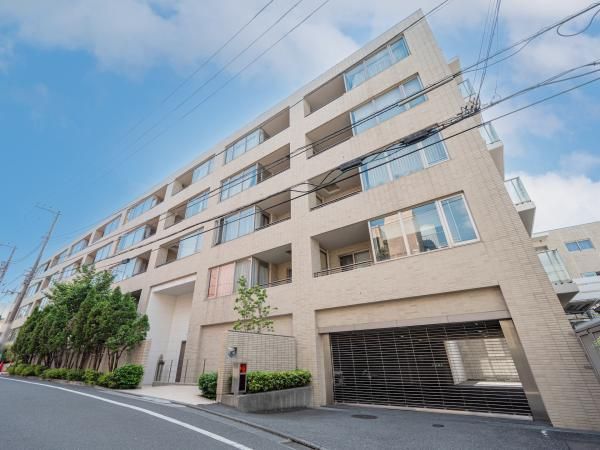 1LDK Apartment for Sale in Shinjuku, Tokyo - 68.84m² - Thumbnail 3