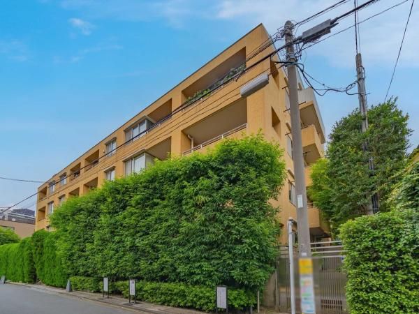 1LDK Apartment for Sale in Minami Aoyama, Minato-ku, Tokyo - Thumbnail 3