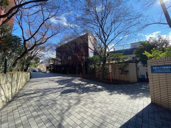Renovated 3LDK Apartment in Minami-Azabu, Tokyo - Thumbnail 3