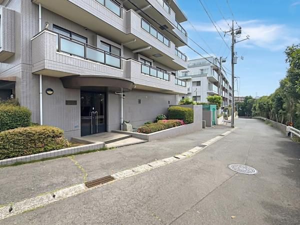 Renovated 3LDK Apartment in Kawasaki, Kanagawa – 73m² - Thumbnail 4