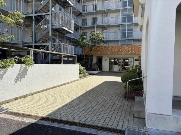 3LDK Apartment for Sale in Tsurumi, Yokohama, 70.91m² - Thumbnail 3