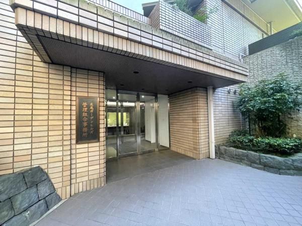 2LDK Apartment for Sale in Hiroo, Shibuya, Tokyo - Thumbnail 3