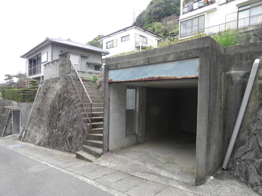 Land for Sale in Nagasaki City Ote with Garage and Development Potential - Thumbnail 3