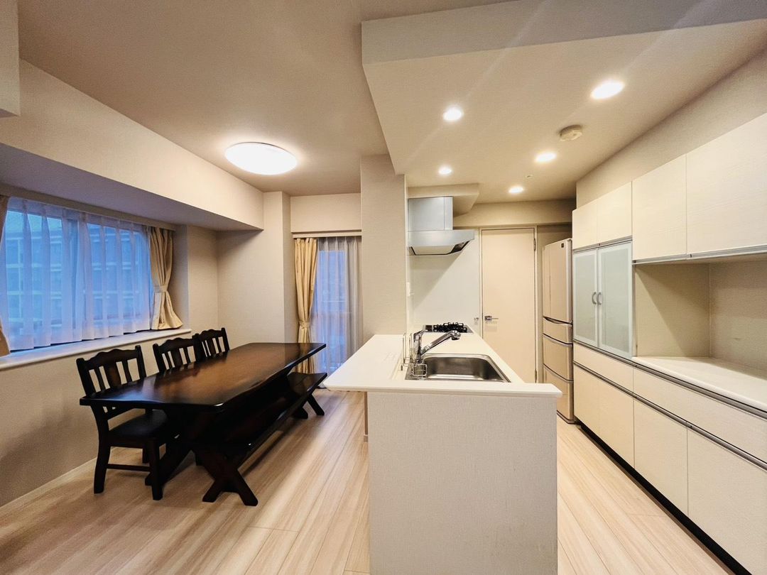 2LDK Top Floor Apartment in Sasebo, Nagasaki - Thumbnail 4
