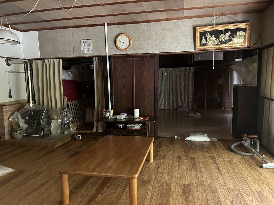 Single-Story Wooden House with Wood Stove in Nishimera Village - Thumbnail 2