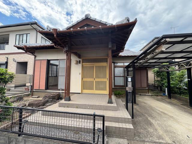 3LDK House in Omura's Cherry Blossom District - Thumbnail 2