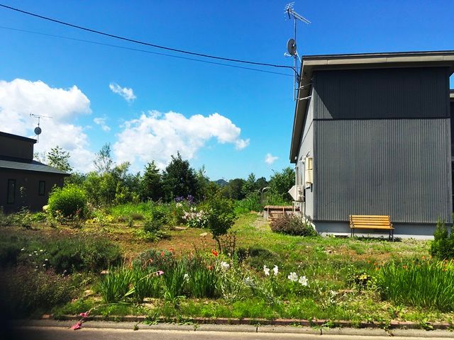Fashionable Makkari House for Sale in Hokkaido with Cascade Garage - Thumbnail 2
