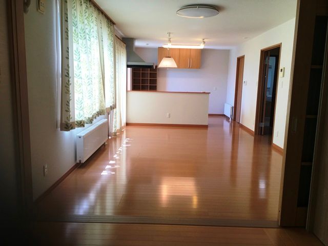 Fashionable Makkari House for Sale in Hokkaido with Cascade Garage - Thumbnail 3