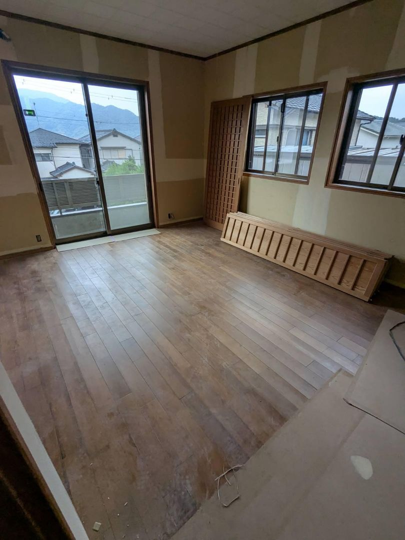 Spacious 2SLDK House in Nagasaki with Renovation Potential - Thumbnail 3
