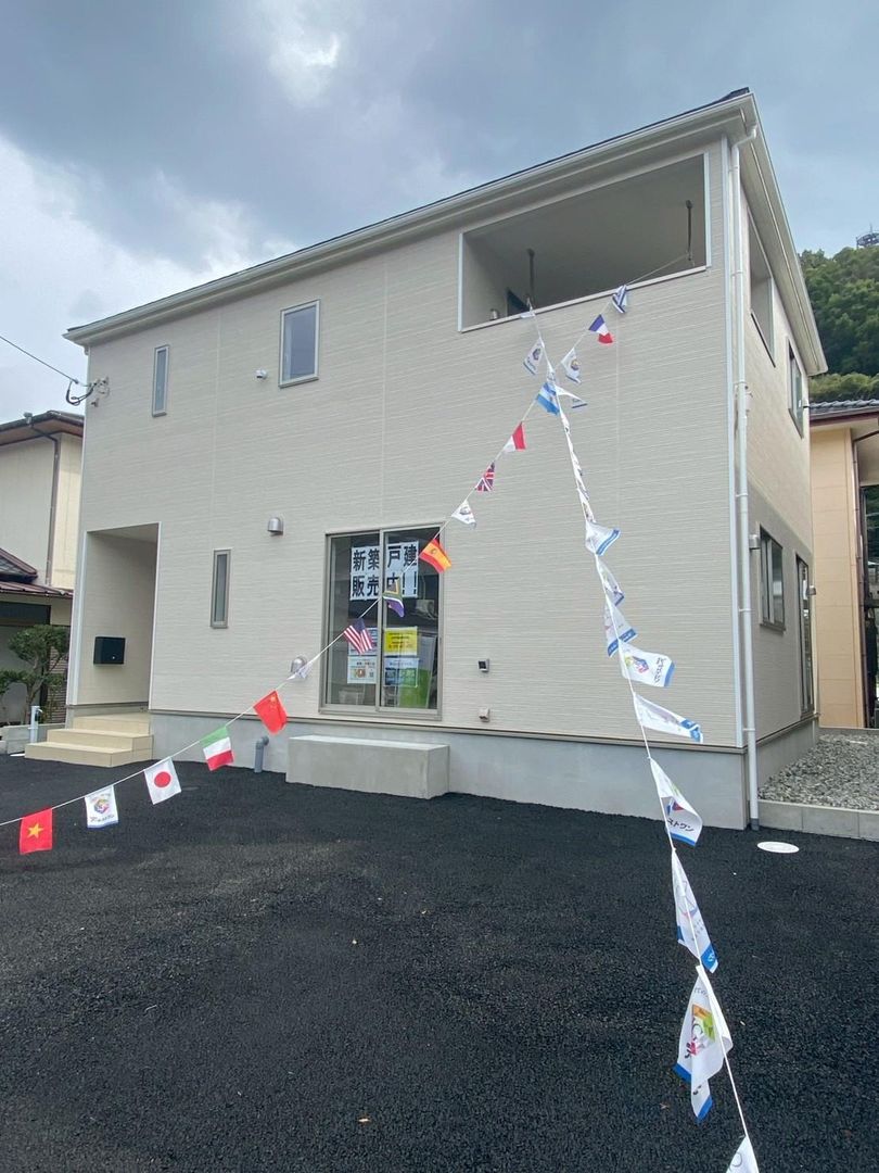 New 4LDK House with EV Charger & Roof Balcony in Nagasaki - Thumbnail 2