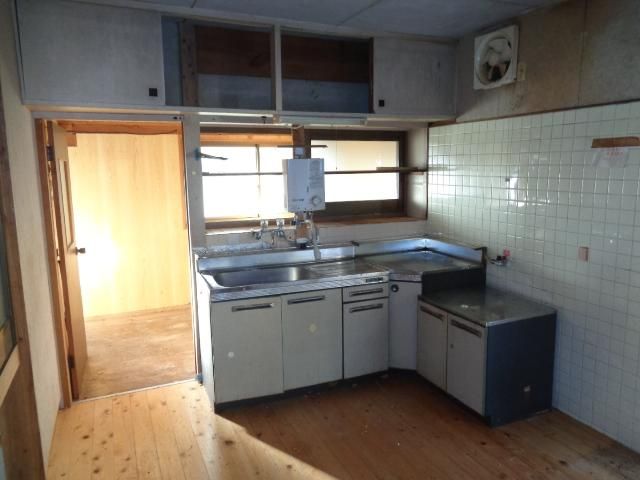 5SDK House for Sale in Sasebo, Nagasaki with 194 sqm Land - Thumbnail 2
