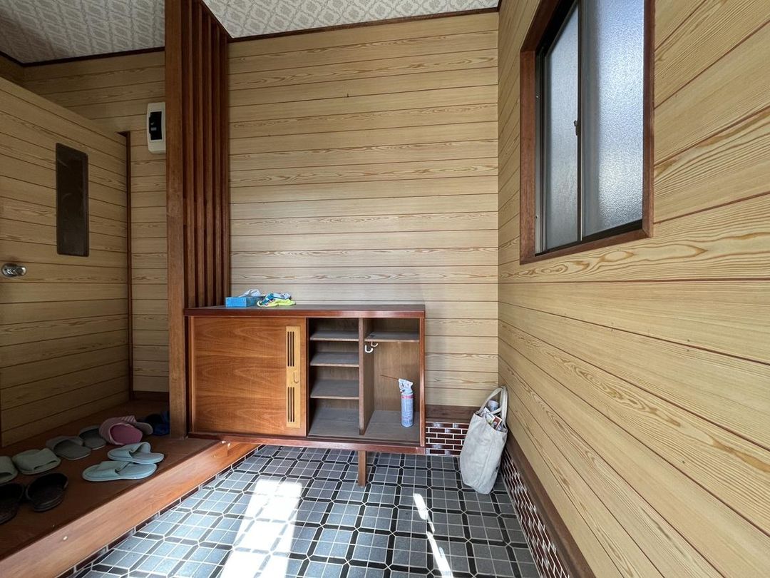 Land with House for Renovation in Sasebo, Nagasaki - Thumbnail 2