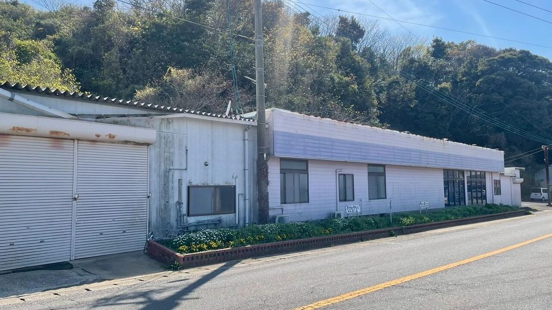 Commercial Property with Office & Warehouse for Sale in Unzen - Thumbnail 3